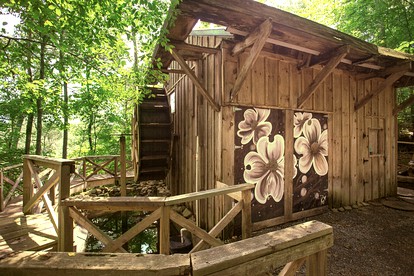 Luxury Cabin for Two with Beautiful River Views near Knoxville - glamping.directory