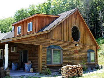 Fantastic Secluded Rental for a Large Group Getaway near East Branch, New York - Fishs Eddy, New York - glamping.directory