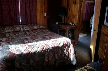 Two-Bedroom Log Cabin Rental near Mount Rushmore, South Dakota - Lead, South Dakota - glamping.directory