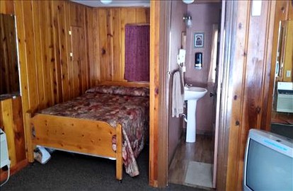 Two-Bedroom Log Cabin Rental near Mount Rushmore, South Dakota - Lead, South Dakota - glamping.directory