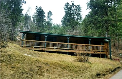 Two-Bedroom Log Cabin Rental near Mount Rushmore, South Dakota - Lead, South Dakota - glamping.directory