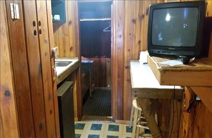Two-Bedroom Log Cabin Rental near Mount Rushmore, South Dakota - Lead, South Dakota - glamping.directory