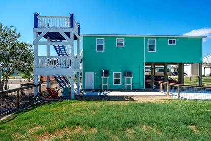 Stunning Beach House with Impressive Views in Rockport, Texas - Rockport, Texas - glamping.directory