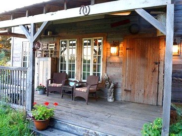 Charming Cabin Rental with a Hot Tub near Cedar Point and Lake Erie in Ohio - glamping.directory