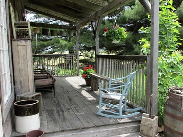 Charming Cabin Rental with a Hot Tub near Cedar Point and Lake Erie in Ohio - Bellevue, Ohio - glamping.directory