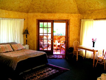 Luxurious Bed and Breakfast Suite for One or Two Couples near Kettle Falls, Washington - Kettle Falls, Washington - glamping.directory