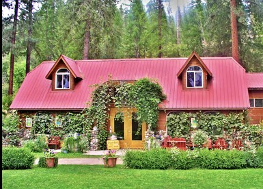 Luxurious Bed and Breakfast Suite for One or Two Couples near Kettle Falls, Washington - glamping.directory