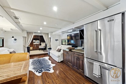 Lush Secluded Villa Oasis near Lake Walter E. Long in Texas - Austin, Texas - glamping.directory