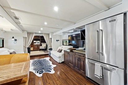 Lush Secluded Villa Oasis near Lake Walter E. Long in Texas - Austin, Texas - glamping.directory