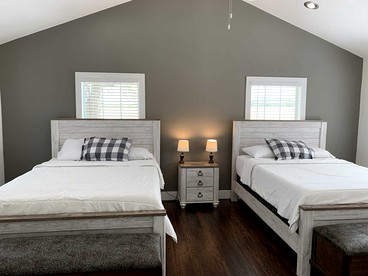 Mighty Oaks Retreat, Valdina Farms, D'Hanis, TX - D'Hanis, Texas - glamping.directory