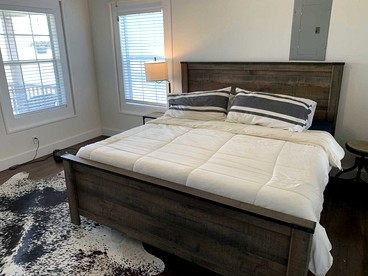 Mighty Oaks Retreat, Valdina Farms, D'Hanis, TX - D'Hanis, Texas - glamping.directory