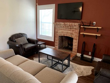Mighty Oaks Retreat, Valdina Farms, D'Hanis, TX - D'Hanis, Texas - glamping.directory