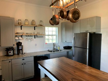 Mighty Oaks Retreat, Valdina Farms, D'Hanis, TX - D'Hanis, Texas - glamping.directory