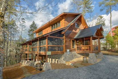 Family Glamping in Sevierville, Tennessee in Amazing Rental with Indoor Pool and Putt Putt Golf - glamping.directory