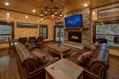 Family Glamping in Sevierville, Tennessee in Amazing Rental with Indoor Pool and Putt Putt Golf - Sevierville, Tennessee - glamping.directory