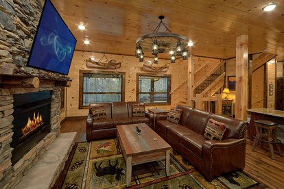 Family Glamping in Sevierville, Tennessee in Amazing Rental with Indoor Pool and Putt Putt Golf - Sevierville, Tennessee - glamping.directory