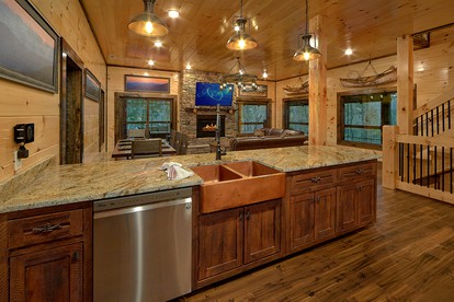 Family Glamping in Sevierville, Tennessee in Amazing Rental with Indoor Pool and Putt Putt Golf - Sevierville, Tennessee - glamping.directory