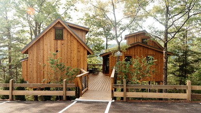 Fantastic Rustic Tree House with Hot-tub and Barbecue in Gatlinburg, Tennessee - Gatlinburg, Tennessee - glamping.directory