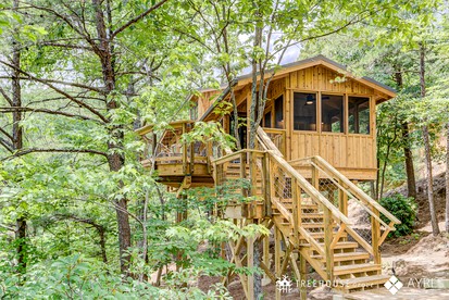 Fantastic Rustic Tree House with Hot-tub and Barbecue in Gatlinburg, Tennessee - glamping.directory