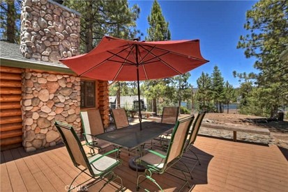Embrace Nature in this Cabin Nestled Amidst Trees in Big Bear Lake, California - Big Bear Lake, California - glamping.directory