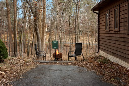 Fully Equipped Cabin for a Family Glamping Getaway in the Mountains of West Virginia, near Berkeley Springs - Hedgesville, West Virginia - glamping.directory