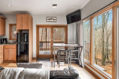 Fully Equipped Cabin for a Family Glamping Getaway in the Mountains of West Virginia, near Berkeley Springs - Hedgesville, West Virginia - glamping.directory