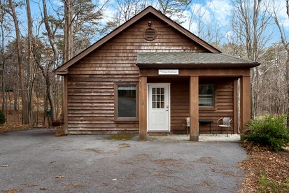 Fully Equipped Cabin for a Family Glamping Getaway in the Mountains of West Virginia, near Berkeley Springs - Hedgesville, West Virginia - glamping.directory