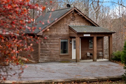 Fully Equipped Cabin for a Family Glamping Getaway in the Mountains of West Virginia, near Berkeley Springs - glamping.directory