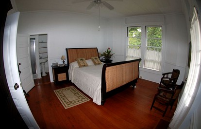 Historic Villa Rental with Amazing Tropical Gardens in Keaau, Hawaii - Keaau, Hawaii - glamping.directory