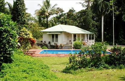 Historic Villa Rental with Amazing Tropical Gardens in Keaau, Hawaii - Keaau, Hawaii - glamping.directory