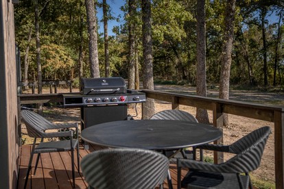 Beautiful Tiny House for a Unique Couples Getaway by Lake Tawakoni near Quinlan, Texas - Quinlan, Texas - glamping.directory