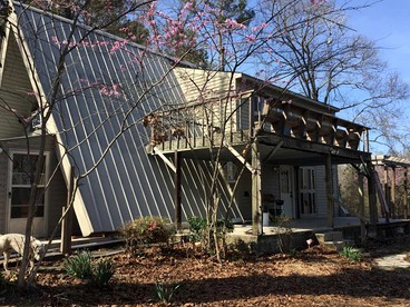 Romantic Cabin Rental with Five Fishing Ponds near Columbus, Georgia - Thomaston, Georgia - glamping.directory