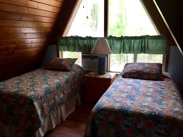 Romantic Cabin Rental with Five Fishing Ponds near Columbus, Georgia - Thomaston, Georgia - glamping.directory