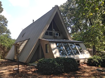 Romantic Cabin Rental with Five Fishing Ponds near Columbus, Georgia - glamping.directory