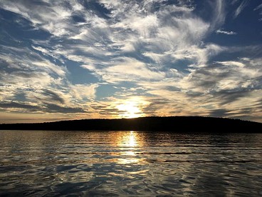 Picturesque Cottage Rental Situated on Great Pond in Maine - Rome, Maine - glamping.directory