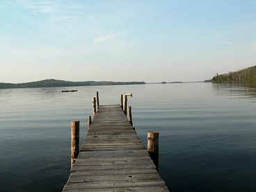 Picturesque Cottage Rental Situated on Great Pond in Maine - Rome, Maine - glamping.directory