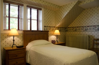 Inviting Suite Rental in a Charming Farmhouse in Sandusky, Ohio - Sandusky, Ohio - glamping.directory