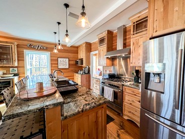 Impressive Cabin with Fire Pit and Games in Bartlett, New Hampshire - Bartlett, New Hampshire - glamping.directory