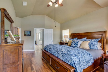 Spacious Cottage Rental on the Shores of Cedar Creek Lake in Mabank, Texas - Mabank, Texas - glamping.directory