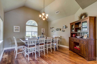 Spacious Cottage Rental on the Shores of Cedar Creek Lake in Mabank, Texas - Mabank, Texas - glamping.directory