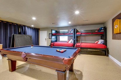 Spacious Cottage Rental on the Shores of Cedar Creek Lake in Mabank, Texas - Mabank, Texas - glamping.directory
