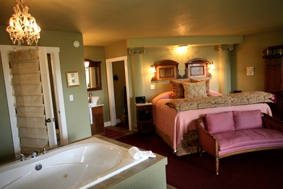 Romantic Cottage with Jacuzzi and Water Views on Whidbey Island, Washington - Langley, Washington - glamping.directory
