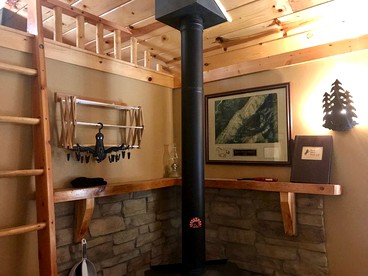 Rustic Cabin in a Charming Location in Stevens County, Washington - Hunters, Washington - glamping.directory