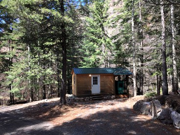 Rustic Cabin in a Charming Location in Stevens County, Washington - Hunters, Washington - glamping.directory