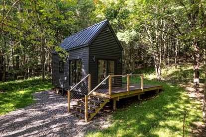 Charming Minimalist Hideaway for Rest & Reconnection in Bloomville, New York - Bloomville, New York - glamping.directory
