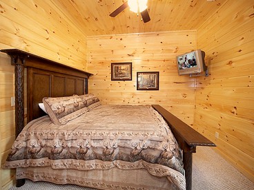 Dog-Friendly Cabin Perfect for a Family Getaway in Gatlinburg, East Tennessee - Gatlinburg, Tennessee - glamping.directory