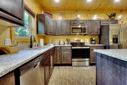 Luxury Gatlinburg Cabin with Theater & Game Room near Great Smoky Mountains National Park, TN - Gatlinburg, Tennessee - glamping.directory