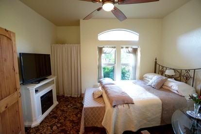 Mediterranean-Style Villa Rental with a Pool near Grand Junction, Colorado - Fruita, Colorado - glamping.directory