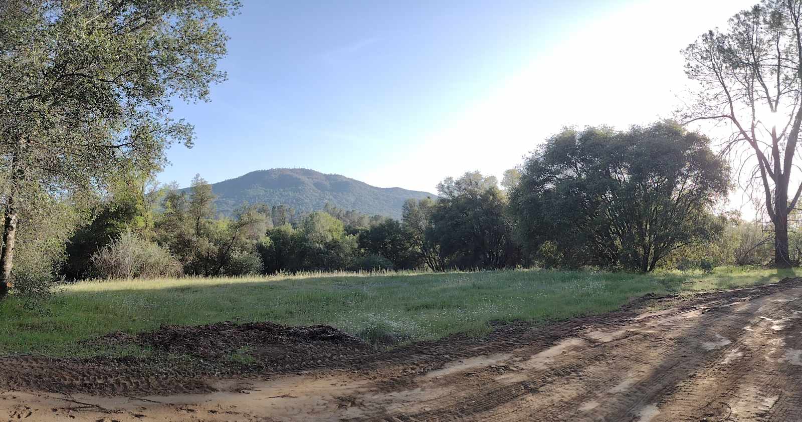 Camp SourBerry (near Yosemite) - glamping.directory