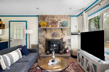 Secluded Pet Friendly Wooden Cabin in Mount Jackson, Virginia - Mount Jackson, Virginia - glamping.directory